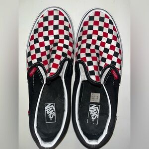 Vans Kids Size 7/Women’s 8.5 Classic Slip-on Checkerboard in Red & Black ❤️🖤